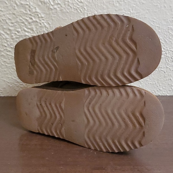 Cloud Nine Sheepskin and Leather Boots - Picture 3 of 4